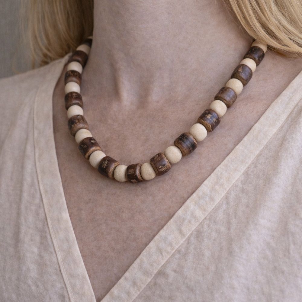 Elegant Brown and Cream Beaded Necklace